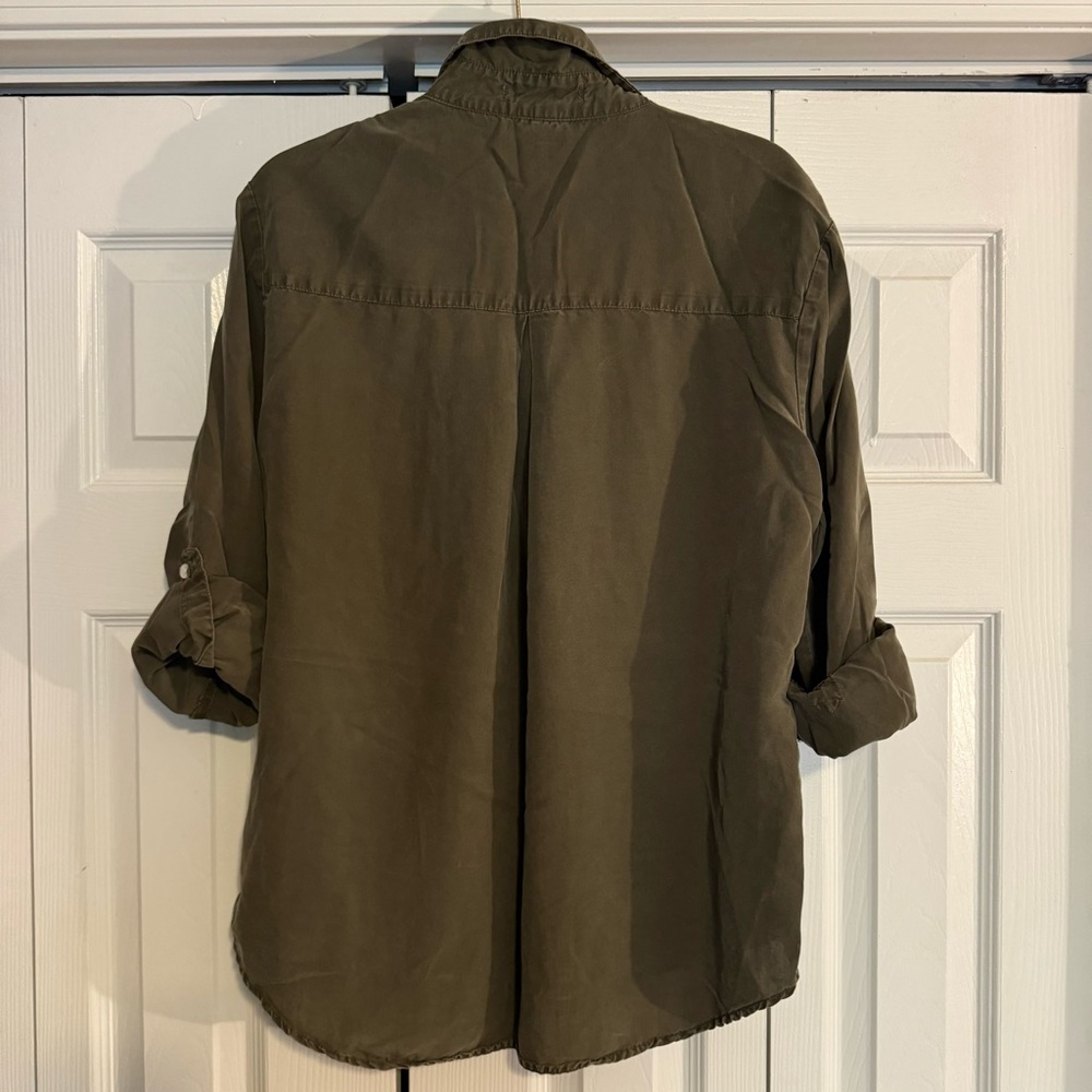 Green button down - Picture 2 of 7